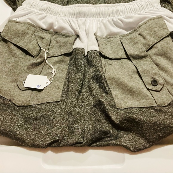 LOTUS BOSS SHINE: women’s cargo wide leg poly-blend pants. Size large - Picture 3 of 6